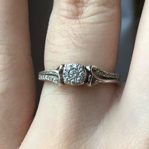 1/4 CTTW Real Diamond and 925 Sterling Silver Sz 6.5